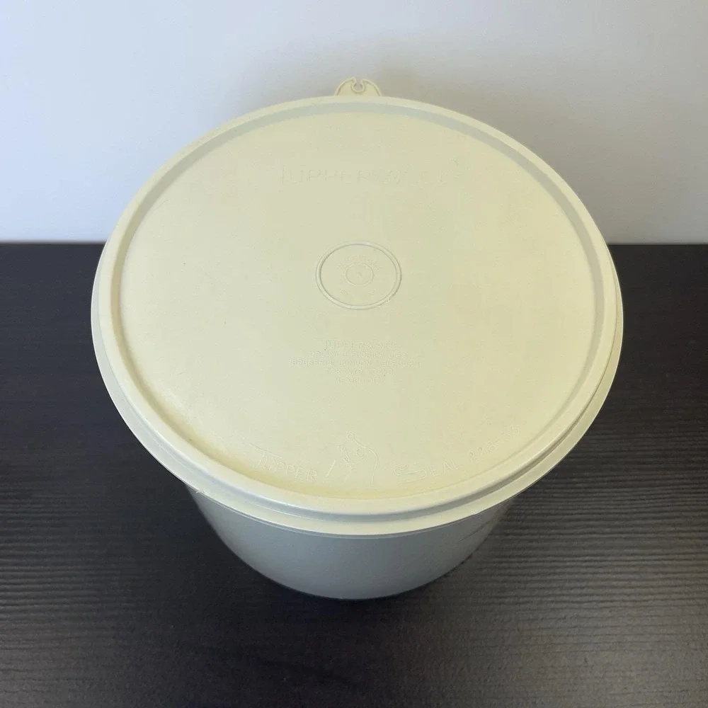 Vtg Tupperware Starburst Almond Canister Set of 3 & Lids #264-10 #265-15 #265-16